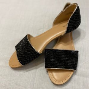 Merona sandals textured with low profile black gems and silver trim (size 11)